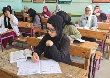اليوم طلاب الثانوية العامة يؤدون امتحانات الدور الثاني القديم
