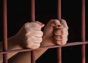 ربة منزل تعترف بخطف طفل من مستشفى لإقناع زوجها بالإنجاب