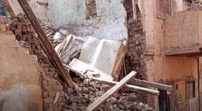 انهيار منزل بالزقازيق وإصابات بين المواطنين وفرض كردون أمني