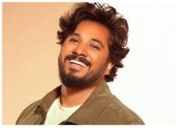 مصطفى حجاج يطرح أحدث أغانيه عسل عسل من ألبومه الجديد