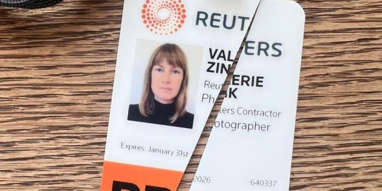 صحفية كندية تستقيل من “رويترز” احتجاجًا على تواطؤها مع الدعاية الإسرائيلية