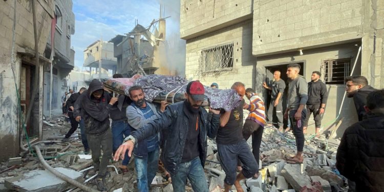 17 شهيداً في قصف إسرائيلي متواصل على غزة