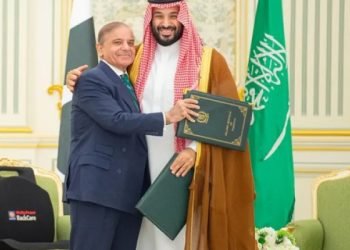 السعودية وباكستان توقعان اتفاقية دفاع استراتيجي مشترك