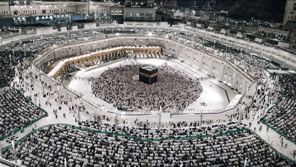 السعودية تُعلن إقامة صلاة الخسوف في المسجد الحرام غدًا الأحد