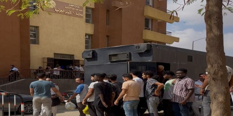 الحبس 4 سنوات وغرامة 300 ألف جنيه للمتهمين بمطاردة فتيات طريق الواحات