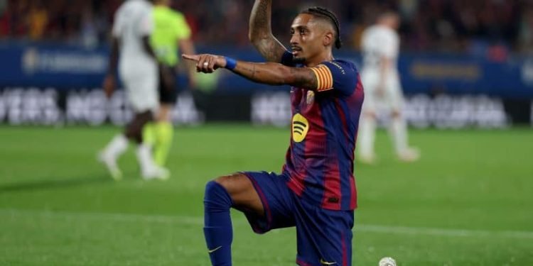 برشلونة: غياب رافينيا وجارسيا عن مباراة باريس سان جيرمان