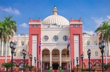 الجامعة البريطانية توضح حقيقة منح أحمد فلوكس الدكتوراه الفخرية