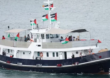 الحرس الوطني التونسي يوضح ملابسات حريق سفينة قبالة سواحل البلاد