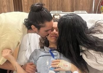 تعرضت للإجهاض.. رنا رئيس في حضن أشقائها بعد خضوعها لجراحة خطيرة