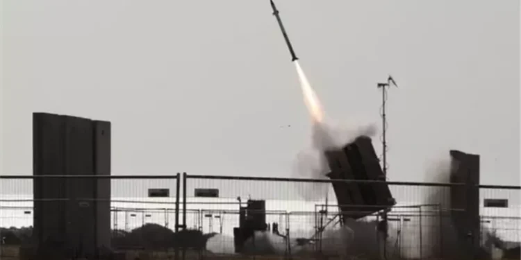 تصعيد أمني جديد.. جماعة الحوثي تطلق صاروخًا فرط صوتيًا تجاه إسرائيل