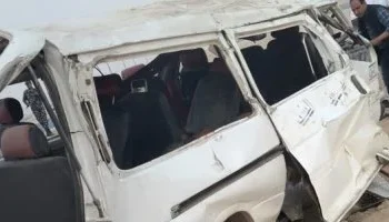 إصابة 7 أشخاص في انقلاب سيارة ميكروباص على طريق القاهرة – أسيوط بالفيوم