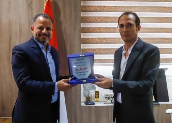 إشادة بمسيرته.. موقع “الدولة” يكرم خبير السياحة محمد فاروق