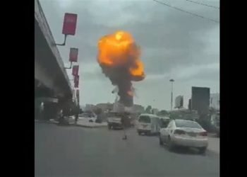 إصابتان وأضرار بمطار رامون الإسرائيلي بعد استهدافه بمسيرة من اليمن