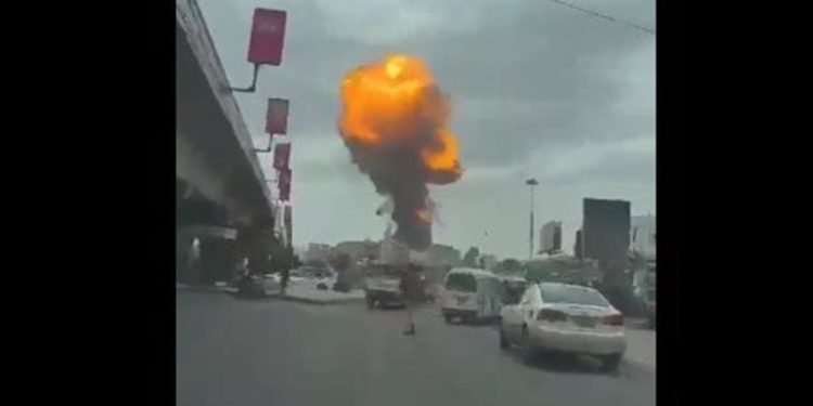 إصابتان وأضرار بمطار رامون الإسرائيلي بعد استهدافه بمسيرة من اليمن