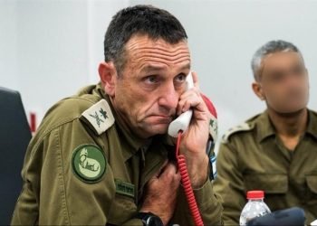 رئيس أركان الجيش الإسرائيلي يوقف مرور القوافل إلى غزة