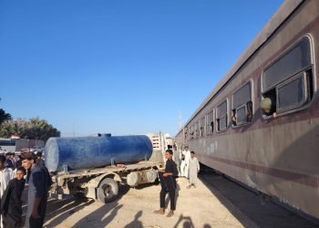 اصطدام قطار متجه من مطروح إلى القاهرة بسيارة مياه في الضبعة