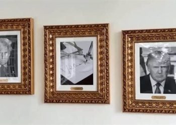 ترامب يحذف صورة بايدن من البيت الأبيض ويستبدلها بقلم إلكتروني