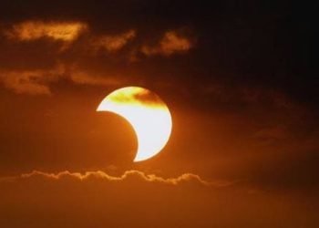 البحوث الفلكية: مصر ستشهد خسوفا كليا نادرا للقمر يوم الأحد المقبل