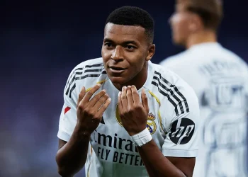 مبابي يعلن غيابه عن حفل الكرة الذهبية 2025