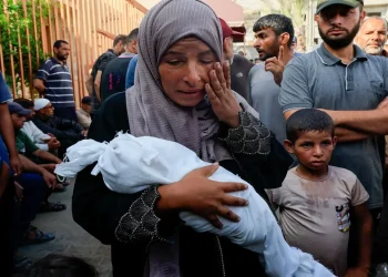 مجزرة جديدة في غزة.. 12 شهيدًا بينهم عائلة كاملة شرق المدينة