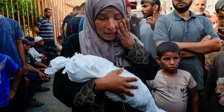 مجزرة جديدة في غزة.. 12 شهيدًا بينهم عائلة كاملة شرق المدينة