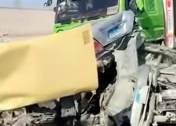 مصرع شخصين وإصابة 7 آخرين في تصادم تريلا أعلى الطريق الأوسطي