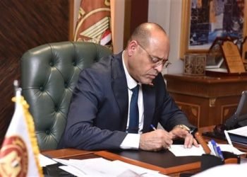 وزير العمل يتابع واقعة عاملة “نايل لينين” ويؤكد بحث مطالب العمال