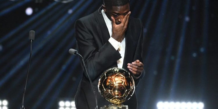 رسميًا.. عثمان ديمبلي نجم باريس سان جيرمان يفوز بجائزة الكرة الذهبية 2025