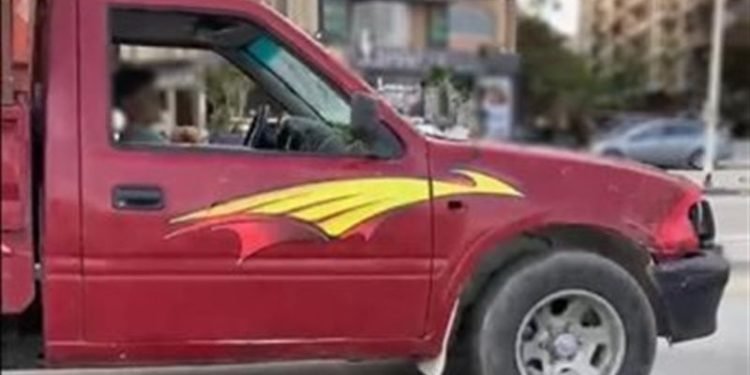 القبض على طفل يقود سيارة ربع نقل برعونة في شوارع المعادي