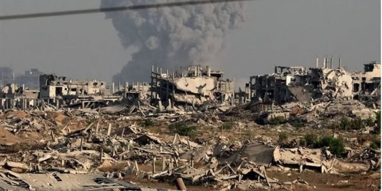 الاحتلال ينسف مباني سكنية قرب المستشفى الميداني الأردني بغزة