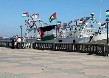 طائرات مجهولة تجبر سفينة “عمر المختار” على إعلان الطوارئ خلال إبحارها نحو غزة