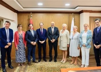 وزير التعليم يستعرض مع وفد الشيوخ الفرنسي خطط إنشاء مدارس مصرية-فرنسية