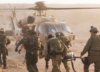 إصابة 10 جنود إسرائيليين في انقلاب مركبة عسكرية شمال غزة