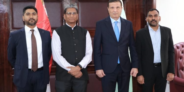 وزير الزراعة يبحث مع السفير الهندي ووفد شركات كبرى فرص الاستثمار الزراعي المشترك