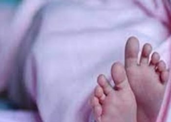 القبض على فتاة بتهمة إلقاء رضيعتها على رصيف بمحيط جامعة القاهرة