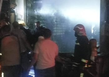 مدير أمن سوهاج يتفقد موقع حريق منزل و3 محال تجارية بالمحافظة