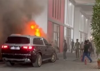 احترقت سيارته.. الإعلامي أنس بوخش ينجو من الموت