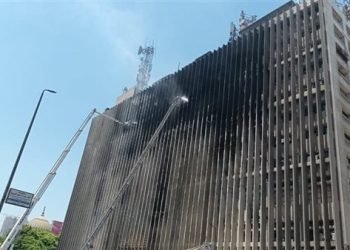 إخماد حريق محدود نشب في مخلفات خلف سنترال رمسيس