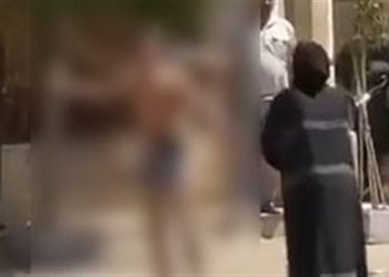 معاهم أسلحة وعراة.. الأمن يفحص فيديو لأشخاص منعوا المصلين من دخول مسجد في دمياط