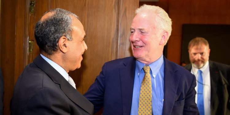 وزير الخارجية يستقبل السيناتور “كريس فان هولن” والسيناتور “جيف ميركلي” عضوي مجلس الشيوخ الأمريكي