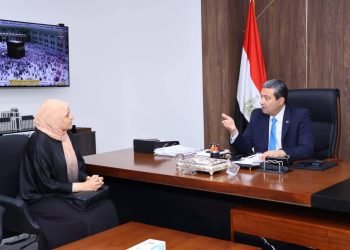 محافظ دمياط يناقش عدد من ملفات عمل إدارة التعاون الزراعى بالديوان العام