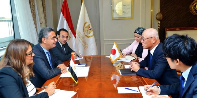 وزير التموين يلتقي سفير اليابان بالقاهرة لبحث تعزيز فرص الاستثمار والتعاون المشترك