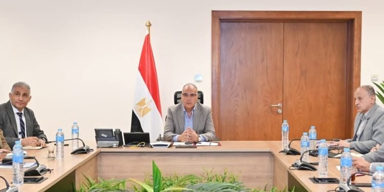 وزير الري يتابع حالة الري بالمحافظات وموقف إيراد نهر النيل