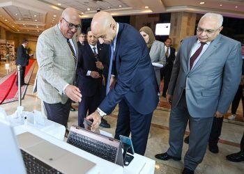 رئيس العربية للتصنيع ووزير التعليم يبحثان التعاون بالتقنيات الذكية