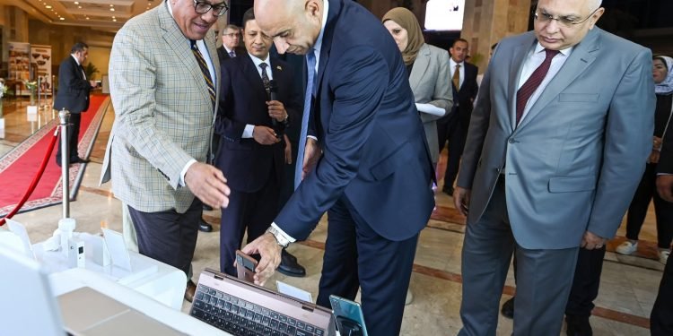 رئيس العربية للتصنيع ووزير التعليم يبحثان التعاون بالتقنيات الذكية