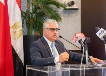 رئيس اقتصادية قناة السويس يستعرض الفرص الاستثمارية بالهيئة في جلسة “آفاق الاستثمار واستراتيجيات النمو”