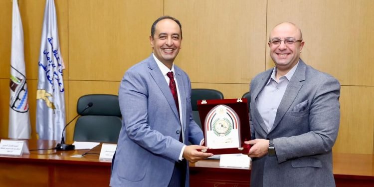 محافظ بني سويف ومدير الصندوق يبحثان جهود مكافحة الإدمان