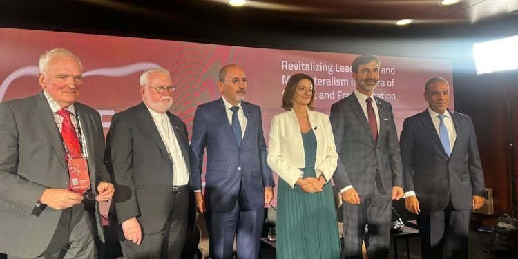 وزير الخارجية يشارك في جلسة نقاشية بمنتدى بليد في سلوفينيا