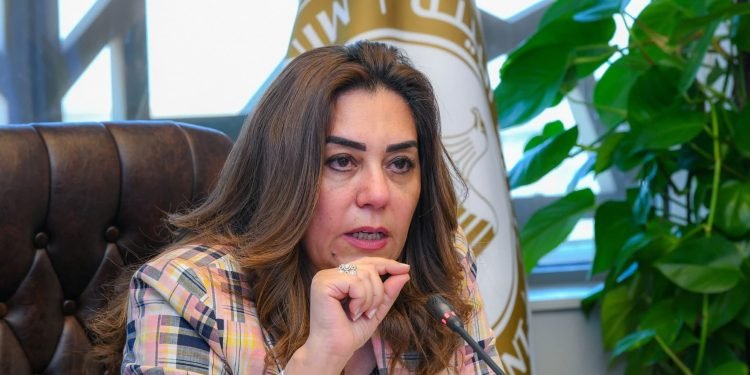 وزيرة التنمية المحلية تصدر قراراً بتنظيم صيد الطيور البرية في عدد من المحافظات المصرية
