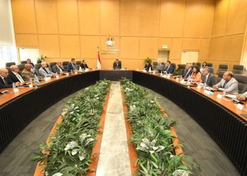 وزير الإسكان يبحث مع كبار المطورين العقاريين الاستراتيجية الوطنية للعمران الأخضر